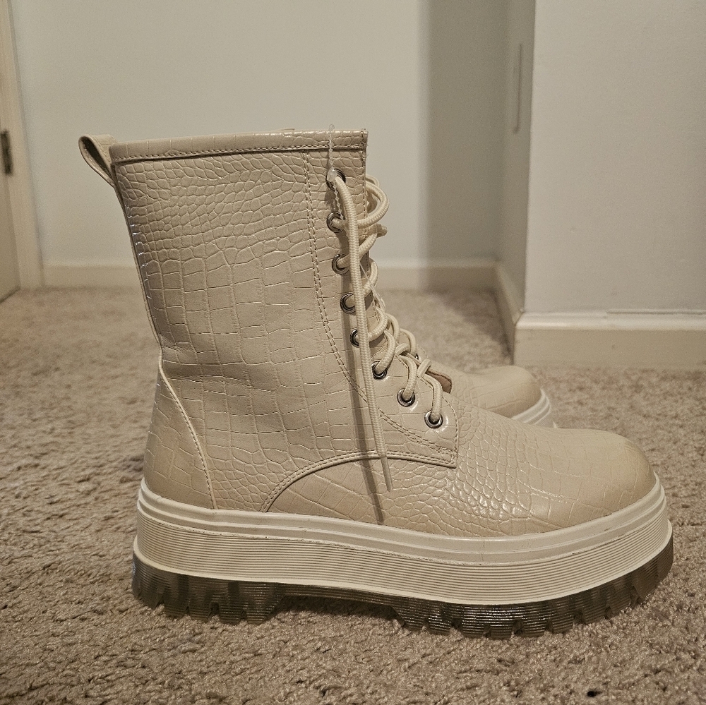 AZALEA WANG You're So Dramatic Combat Boots Crocodile Design Platform Sole Size9 - Picture 2 of 10